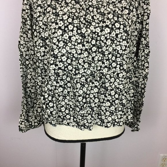 GAP Blouse Tiered Top Size L Womans Black White Floral Rayon 3/4 Sleeve Keyhole - Picture 4 of 15